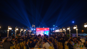 Buổi lễ ký kết được tổ chức trên du thuyền cao cấp tại Bến Nhà Rồng