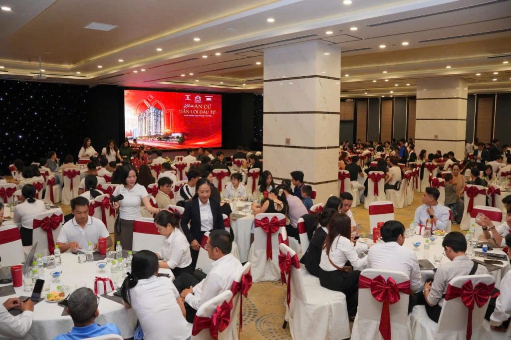 Maison Grand thu hút khách hàng nhờ tiến độ cận bàn giao và mức giá phù hợp, cùng chính sách tài chính linh hoạt.